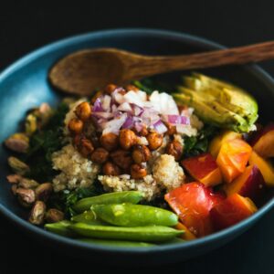 Salade de quinoa et légumes frais